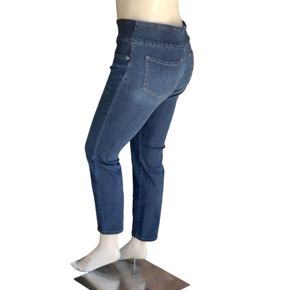 9009....Lee Pull-On Sculpting Jeans Size 14Short, 27" Inseam, 10" Rise - Picture 6 of 7